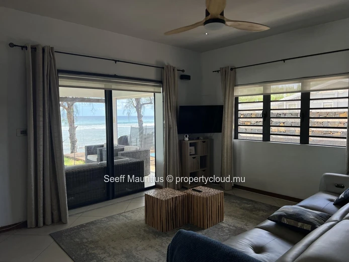 Beachfront 5-Bedroom Sea-View Villa in Tamarin