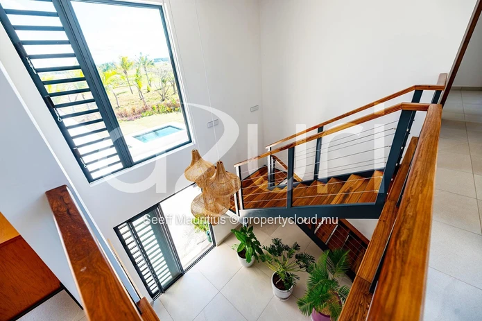 Elegant Villa with Golf Course Views and Ocean Breezes