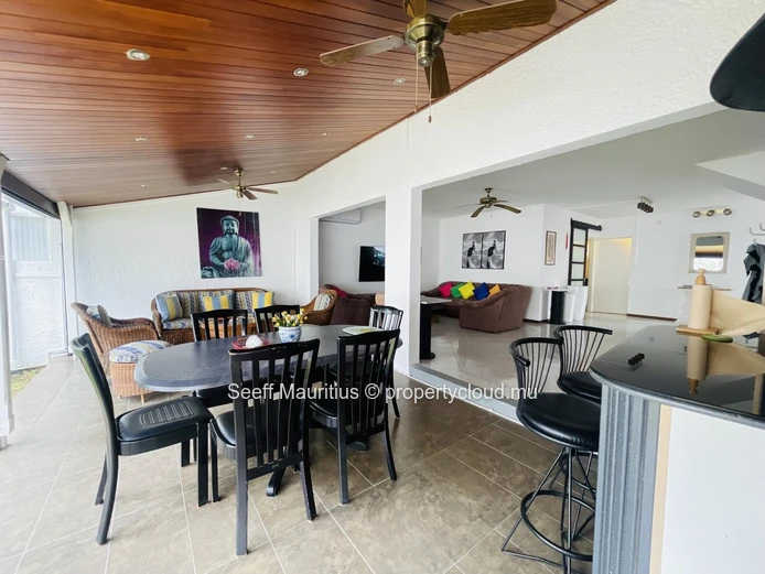 Freshly Renovated Duplex - LES BOUGAINVILLEES