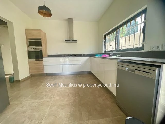 Beautiful Indivitual House with 3 Bedrooms, Spacious Living Areas, and Private Pool