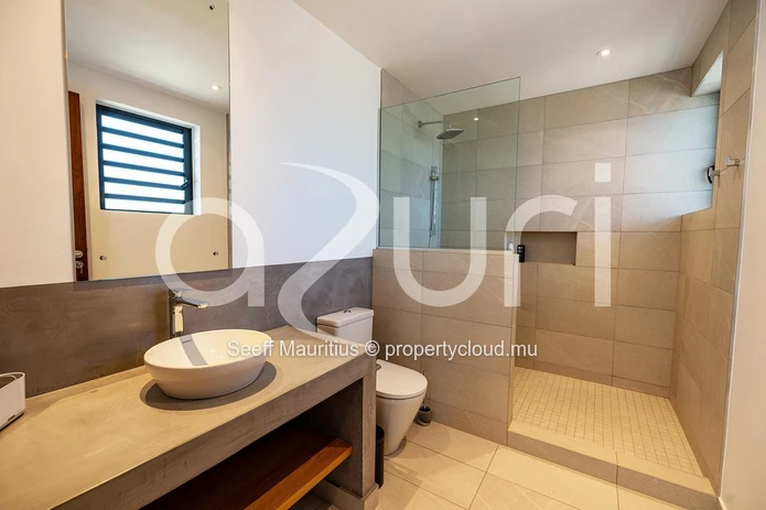 Elegant Villa with Golf Course Views and Ocean Breezes
