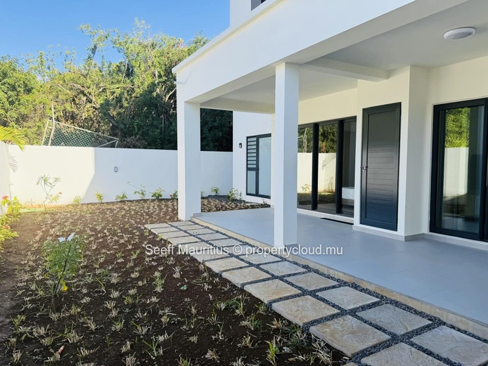 River Park Trianon - Modern Living: 3-Bedroom Garden Apartment