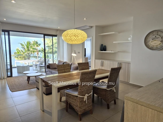 Sea View Apartment in Roches Noires