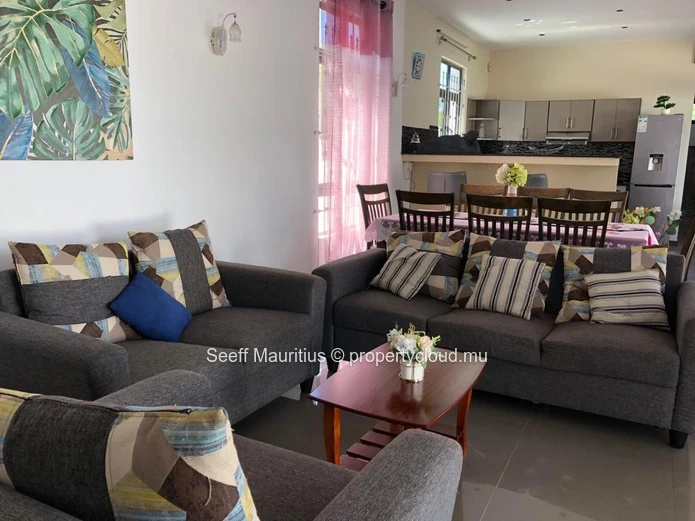 Modern 4-Bedroom Villa with Coin de Mire Views – Pereybere
