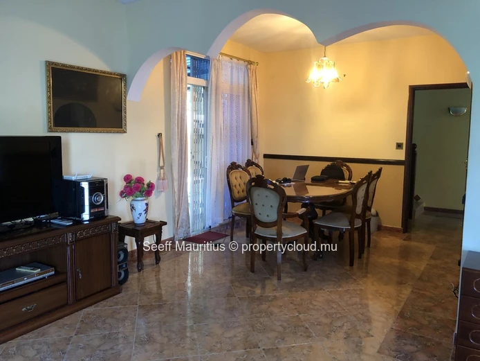Spacious Family Villa Near Beach