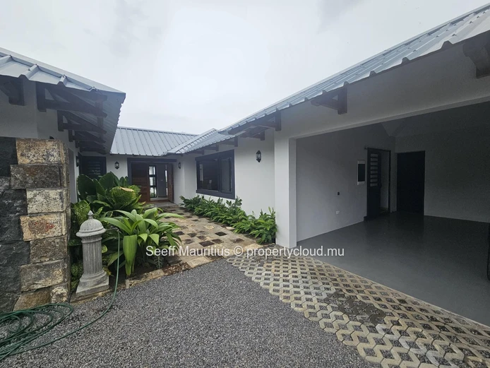 Elegant Family Villa with Private Pool, Ensuites & Ample Storage