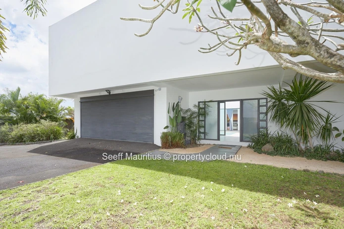 Luxury California-Style Villa for Sale