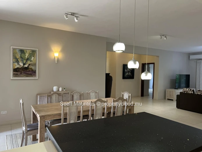 Inviting First-Floor Apartment in a Secure and Central Setting