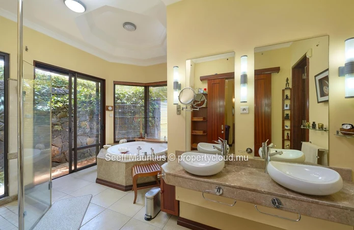  Villa for Sale on the Golf