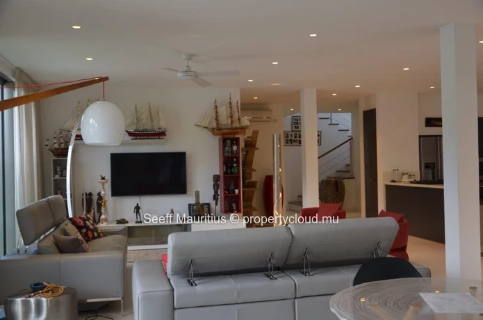 Spacious 5-Bedroom Villa with Rooftop Pool
