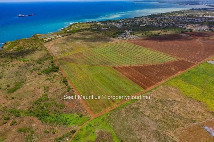 Seaside Paradise Awaits: Vacant Land with Spectacular Sea Views 
