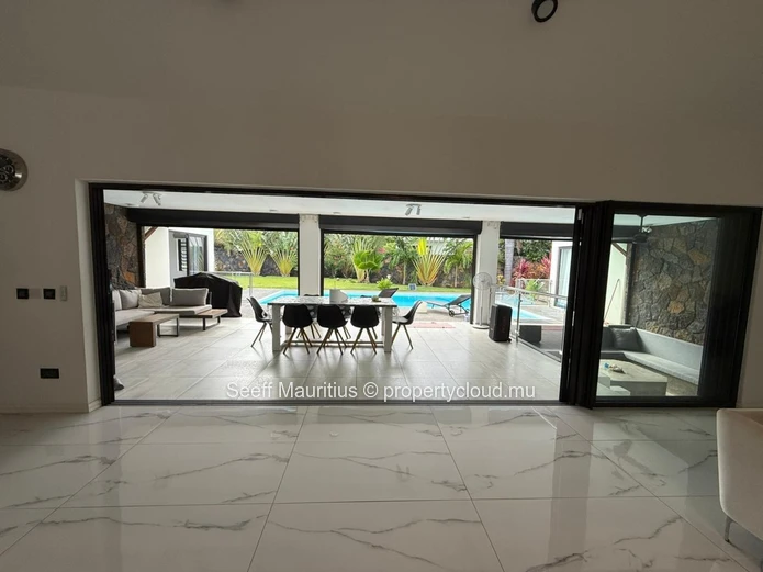 Rare Find: Spacious & Secure Turnkey Villa in Gated Morcellement