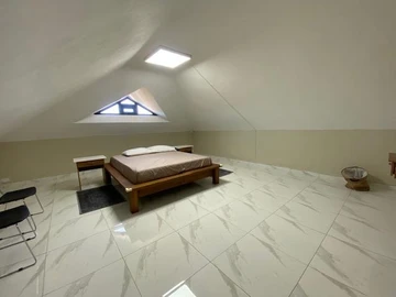 6 Bedroom House