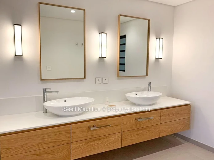 Stunning apartment in a private and secure residential area