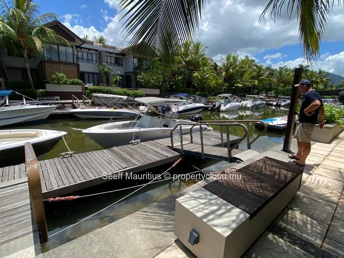 Duplex dans une marina