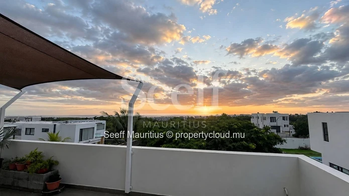 Contemporary Living with Scenic Views