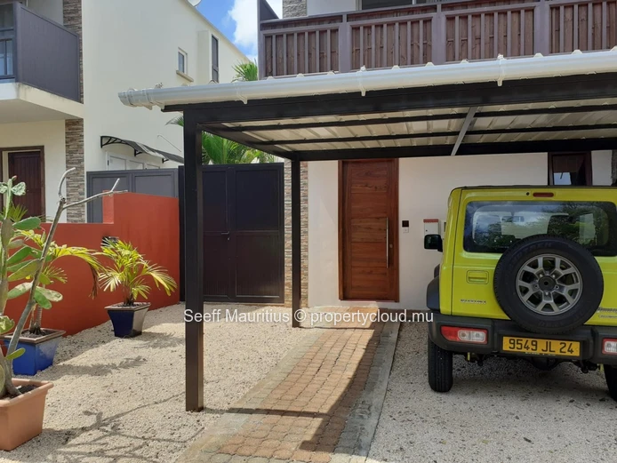 Fully Renovated Tropical Dream Duplex