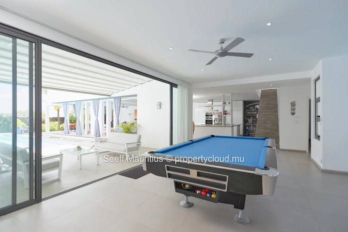 Luxury California-Style Villa for Sale