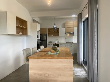 5 Bedroom Apartment