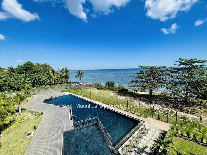 Exquisite Beachfront Penthouse with gorgeous panoramic sea views