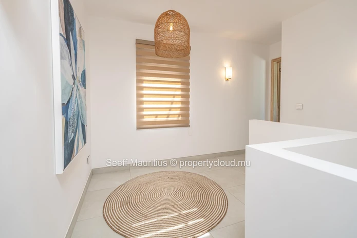 Luxurious Villa with Private Pool for Sale - Secure Residence!