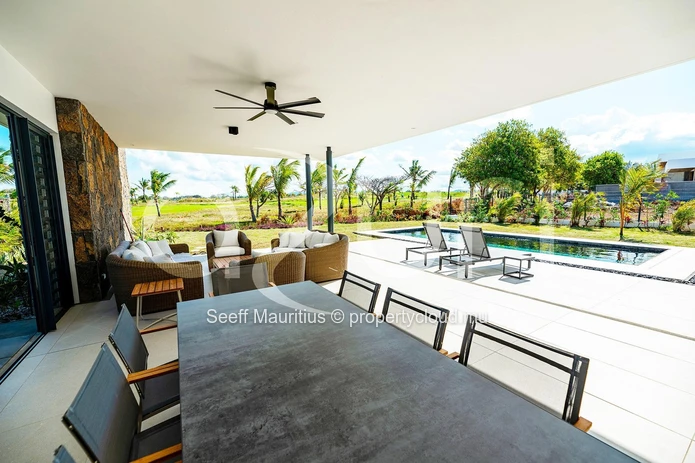 Elegant Villa with Golf Course Views and Ocean Breezes