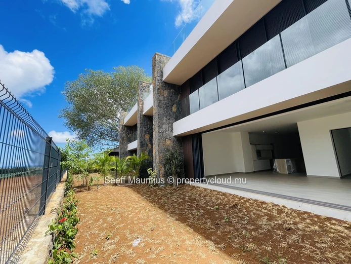 Spacious & Elegant Apartment with Stunning Mountain Views 