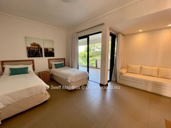Opulent Penthouse: Master Suite, Spa, Golf & More