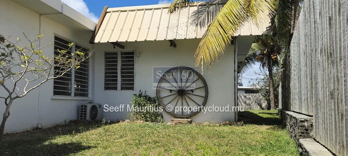 Stunning Beachfront Property on Coin de Mire