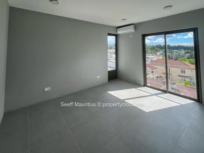 Élégant Penthouse Duplex – Flic en Flac | Vue Montagne | Piscine Privée