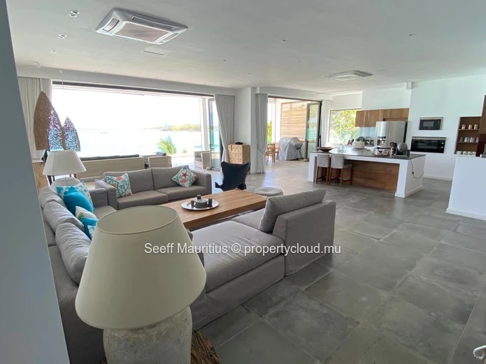Oceanfront Oasis: Luxurious Beachfront Penthouse with Breathtaking Views