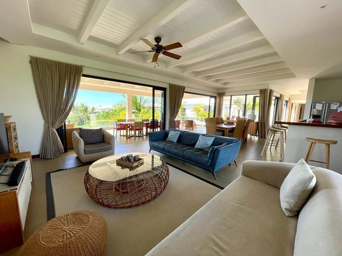 Opulent Penthouse: Master Suite, Spa, Golf & More