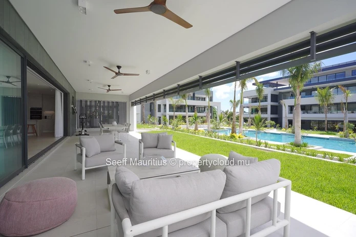 Elegant Garden Living