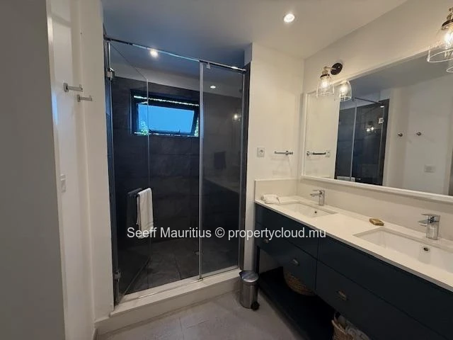 A stunning ground-floor flat – elegance, tranquillity and the coastal lifestyle 