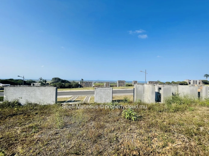 Residential plot in the prestigious gated estate, Mont Piton II
