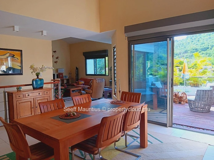 Captivating 3-Bedroom Duplex with Majestic Mountain Vistas