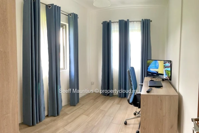 Symphonie de la nature : Une maison moderne dans un cadre paisible