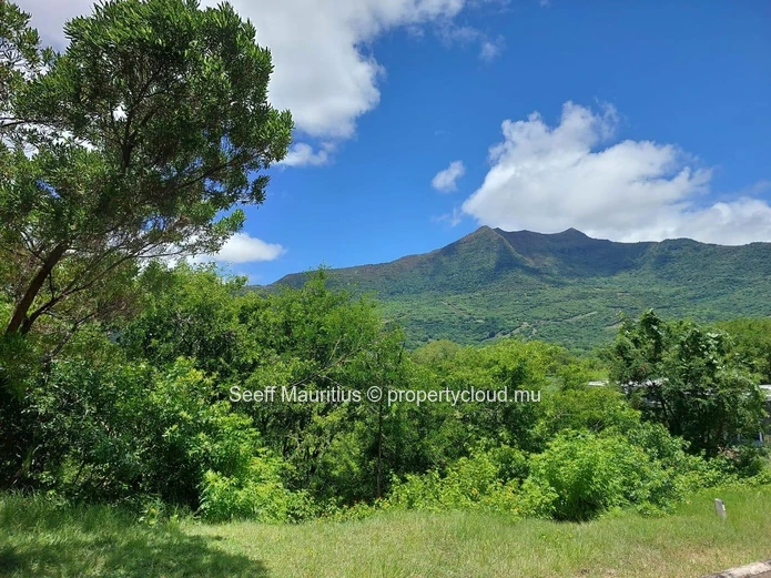 Exclusive Plot of Land: Splendid Mountain Views in a Secure Estate