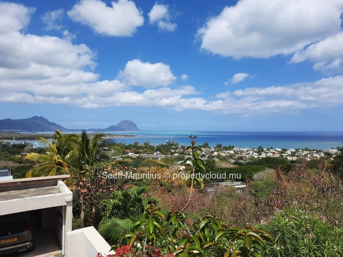 Superb Villa: Sea and Mountain Views