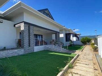 6 Bedroom House