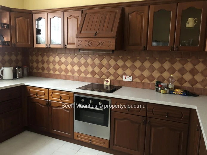 Spacious Family Villa Near Beach