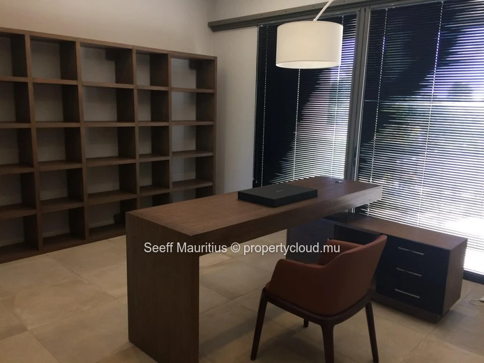 Luxury 5-Bedroom Penthouse for Sale – Foreign Acquisition Allowed