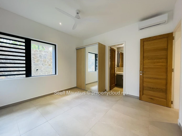 Spacious & Elegant Apartment with Stunning Mountain Views 