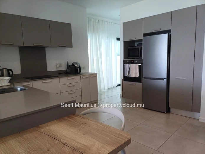 Beachfront Bliss: Luxury Apartment with Stunning Sea Views in Poste Lafayette 
