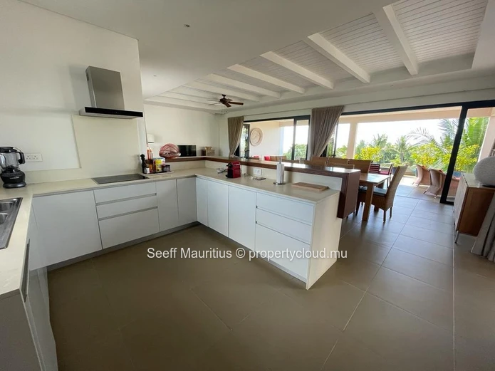 Opulent Penthouse: Master Suite, Spa, Golf & More