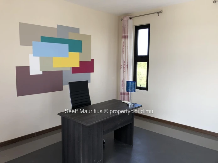Modern 4-Bedroom Villa with Coin de Mire Views – Pereybere