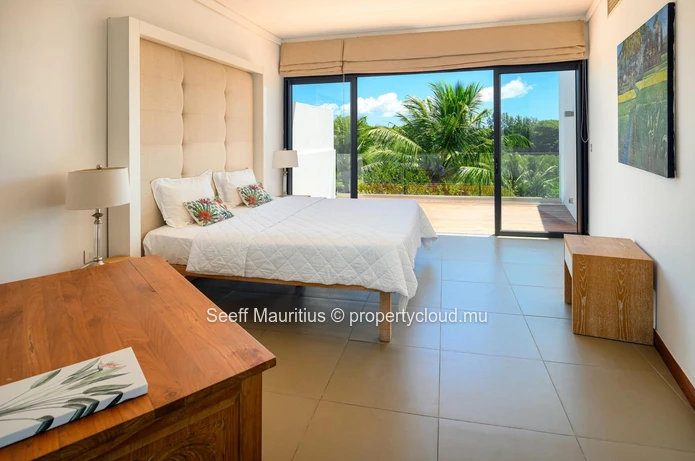 Tropical Elegance and Modern Comfort