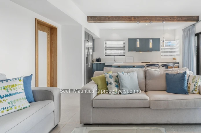 Serene Penthouse Retreat with Pool & Bar