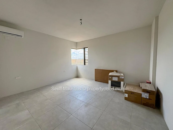 Newly Built Penthouse with Rooftop Plunge Pool & Panoramic Views