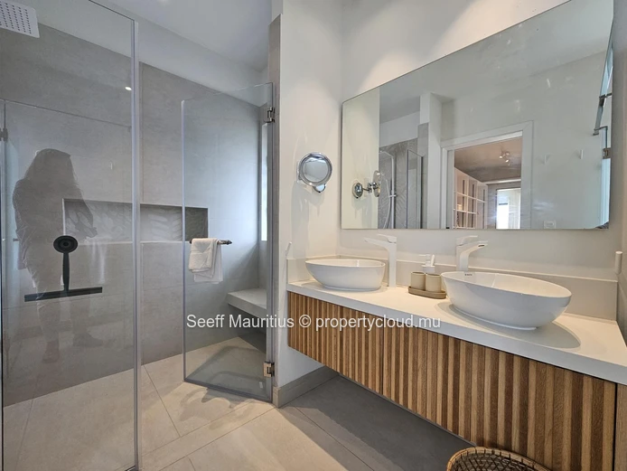 Signature Villa on Azuri Golf Course – 4 En Suite Bedrooms, Swimming Pool & Private Elevator